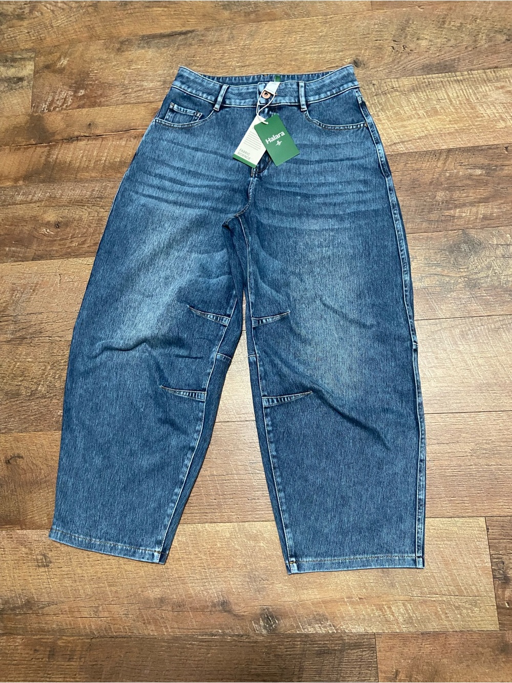 NWT Halara mid-rise medium-wash curved barrel leg jeans